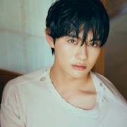 前田拳太郎の初カレンダーが1月発売、上海&宮古島で俳優としての12カ月切り取る