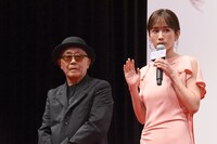 左から廣木隆一、前田敦子