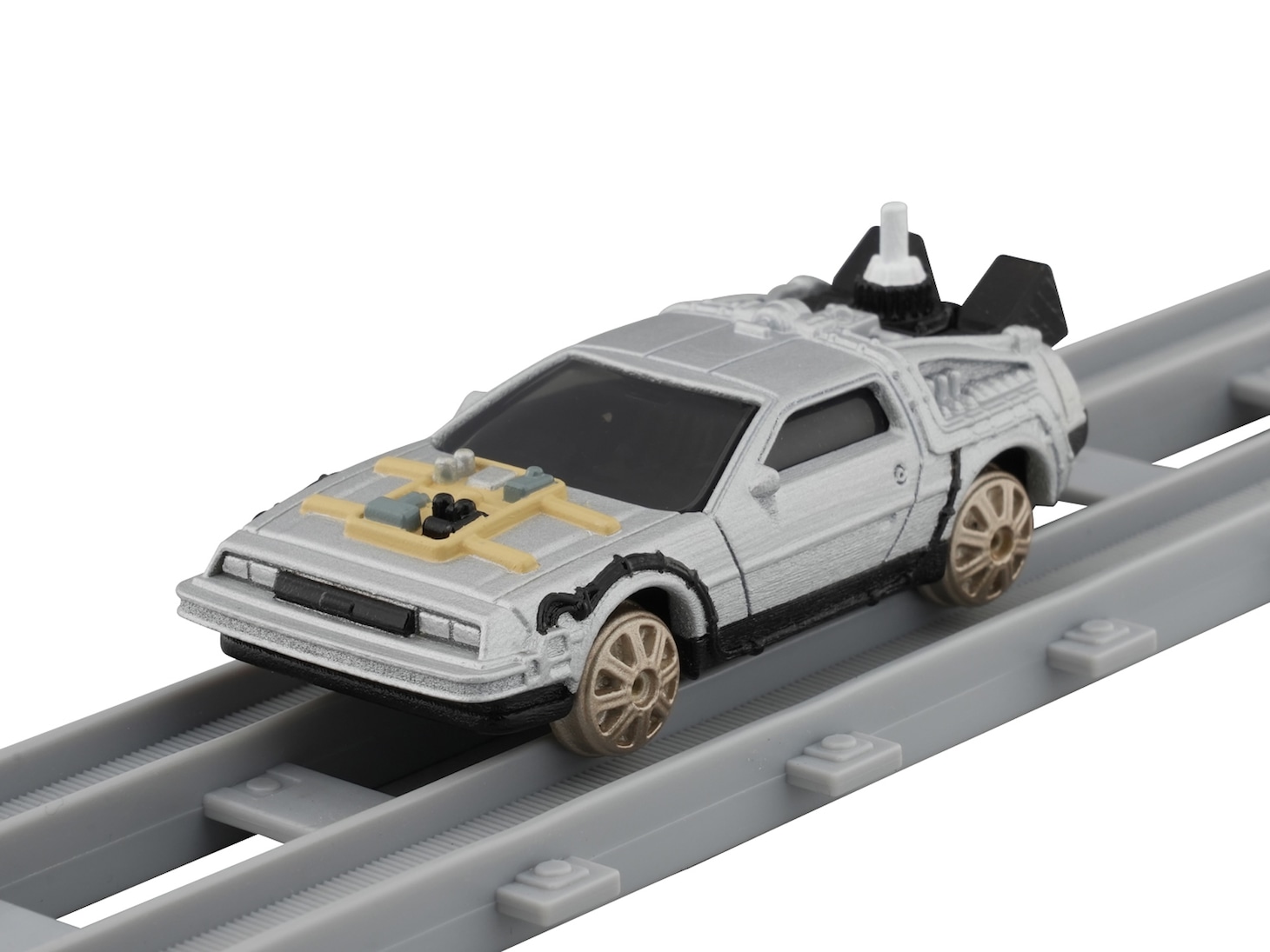 プラレールとBTTFがコラボ、蒸気機関車131号でタイムマシンを押して走行できる