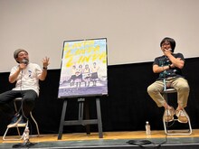 左から山下敦弘、向井康介