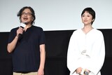 「映画 すみっコぐらし 空の王国とふたりのコ」舞台挨拶付きおひろめ試写会より、イワタナオミ（左）と本上まなみ（右）