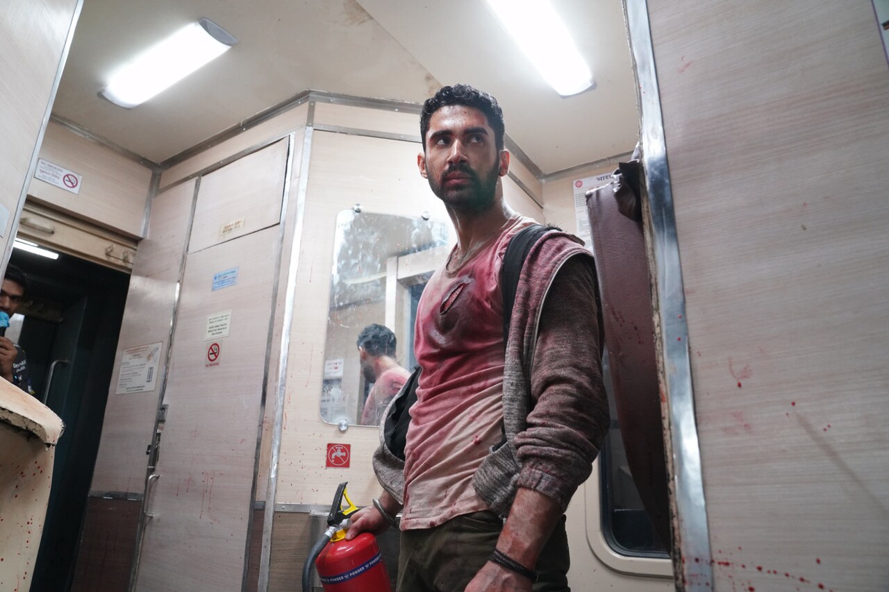 “走る密室”で敵をなぎ倒す「KILL 超覚醒」予告、白石和彌・園村健介・角田夏実ら推薦