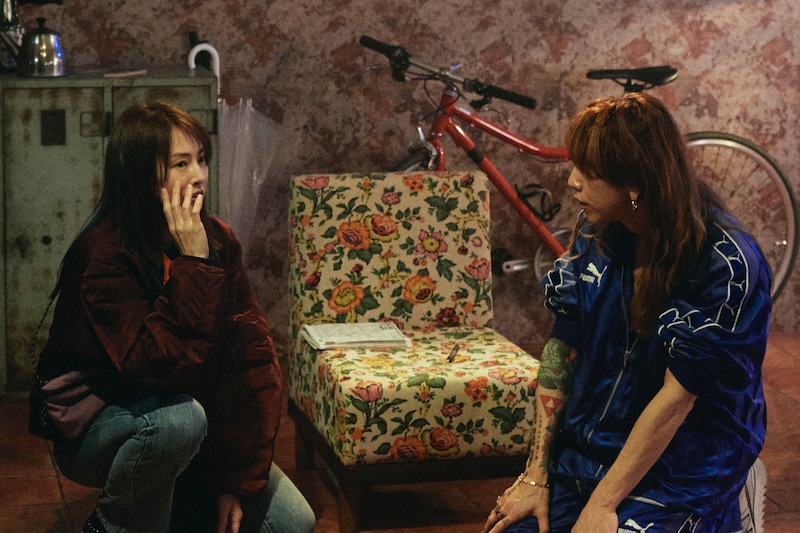 「ナイトフラワー」メイキング写真。左から北川景子、渋谷龍太