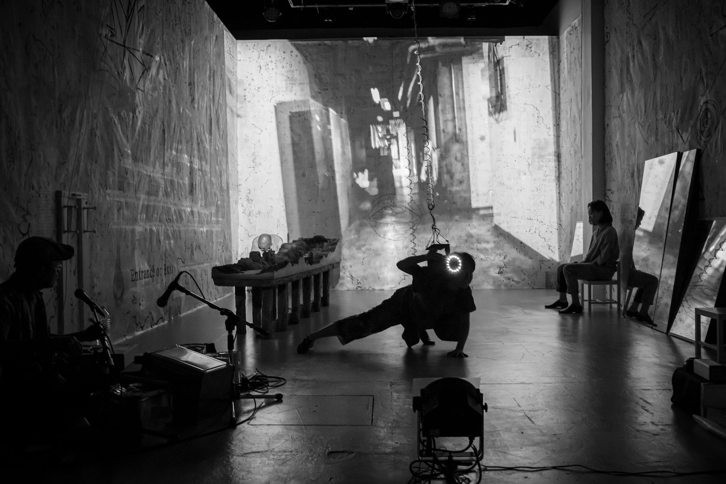 映画版「WE-入口と世界の出口」場面写真