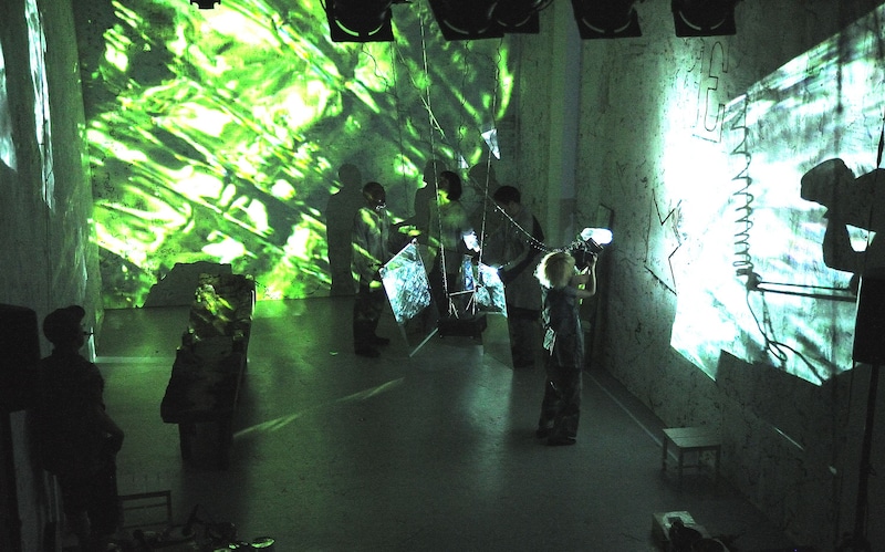 映画版「WE-入口と世界の出口」場面写真