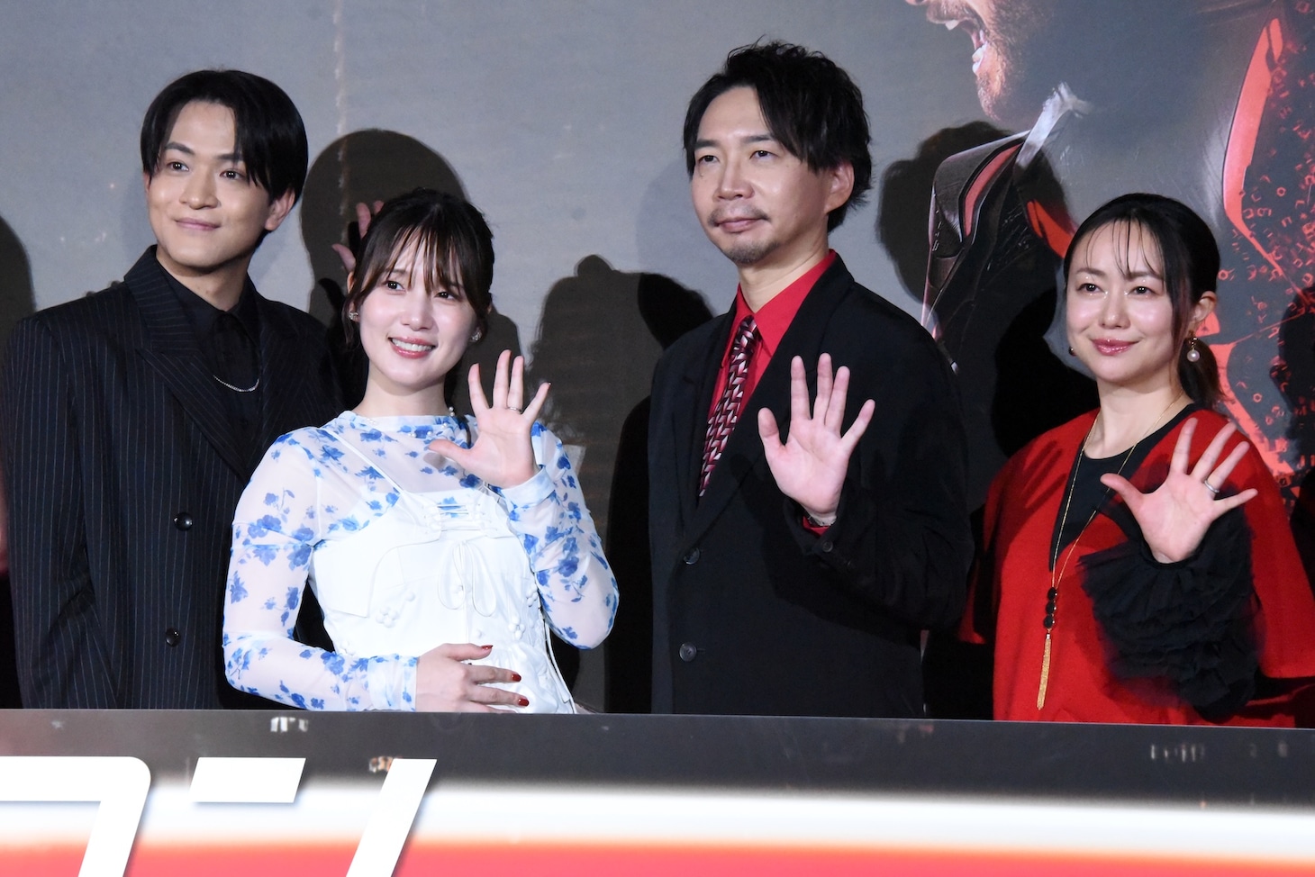 左から石川界人、内田真礼、諏訪部順一、田村睦心