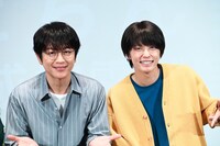 左から及川光博、手越祐也