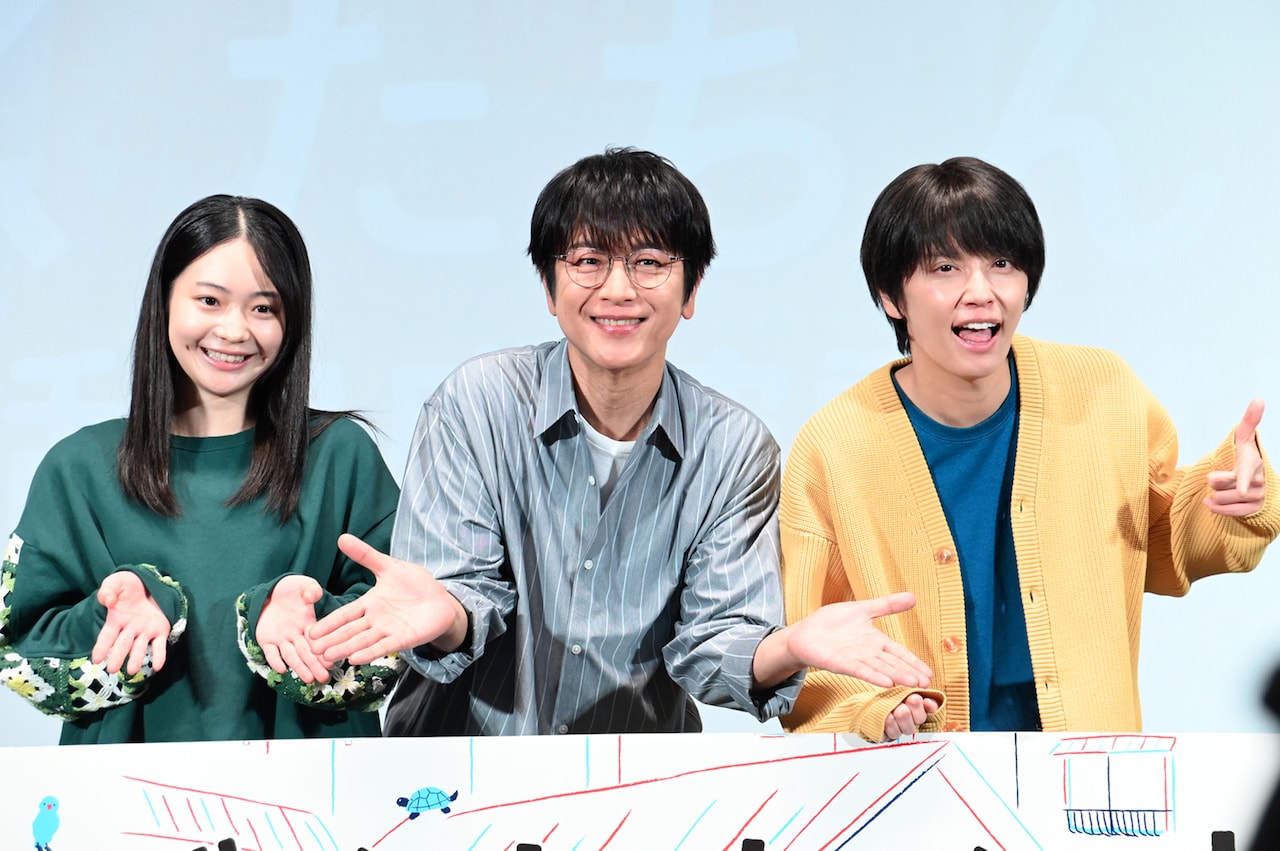 ドラマ「ぼくたちん家」第1話完成披露試写会の様子。左から白鳥玉季、及川光博、手越祐也