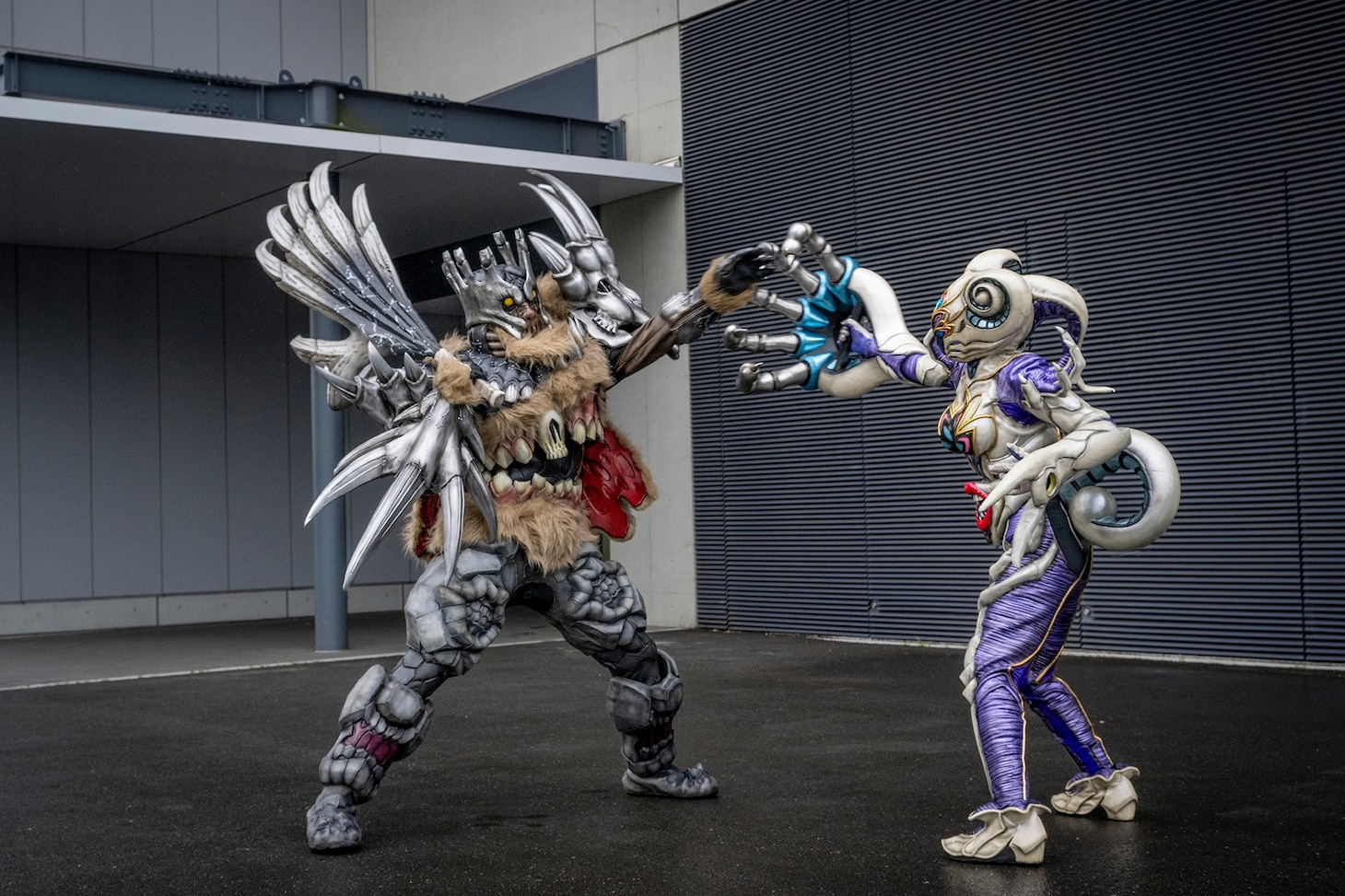 「仮面ライダーガヴ」Vシネクストの場面写真10枚、ボロボロの絆斗…ラキアの姿も