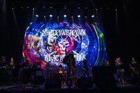 「劇場版 ロッキンミュージカル シン・シャドウブラウン＆ブラックパイレーツの冒険」場面写真