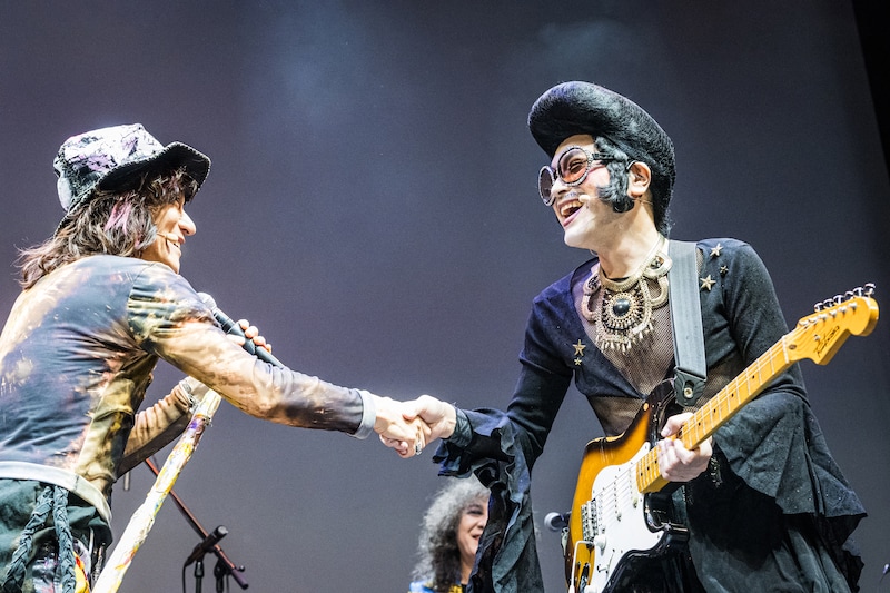 「劇場版 ロッキンミュージカル シン・シャドウブラウン＆ブラックパイレーツの冒険」場面写真