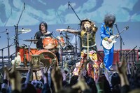 「劇場版 ロッキンミュージカル シン・シャドウブラウン＆ブラックパイレーツの冒険」場面写真