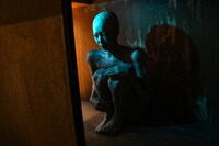 「ホラーにふれる展 －映画美術の世界－」に展示された、押し入れに潜む子供