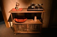 昭和50年から60年代の日本をテーマに作られた「ホラーにふれる展 －映画美術の世界－」の様子