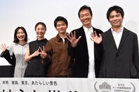 左から木竜麻生、井川遥、黒崎煌代、遠藤憲一、団塚唯我