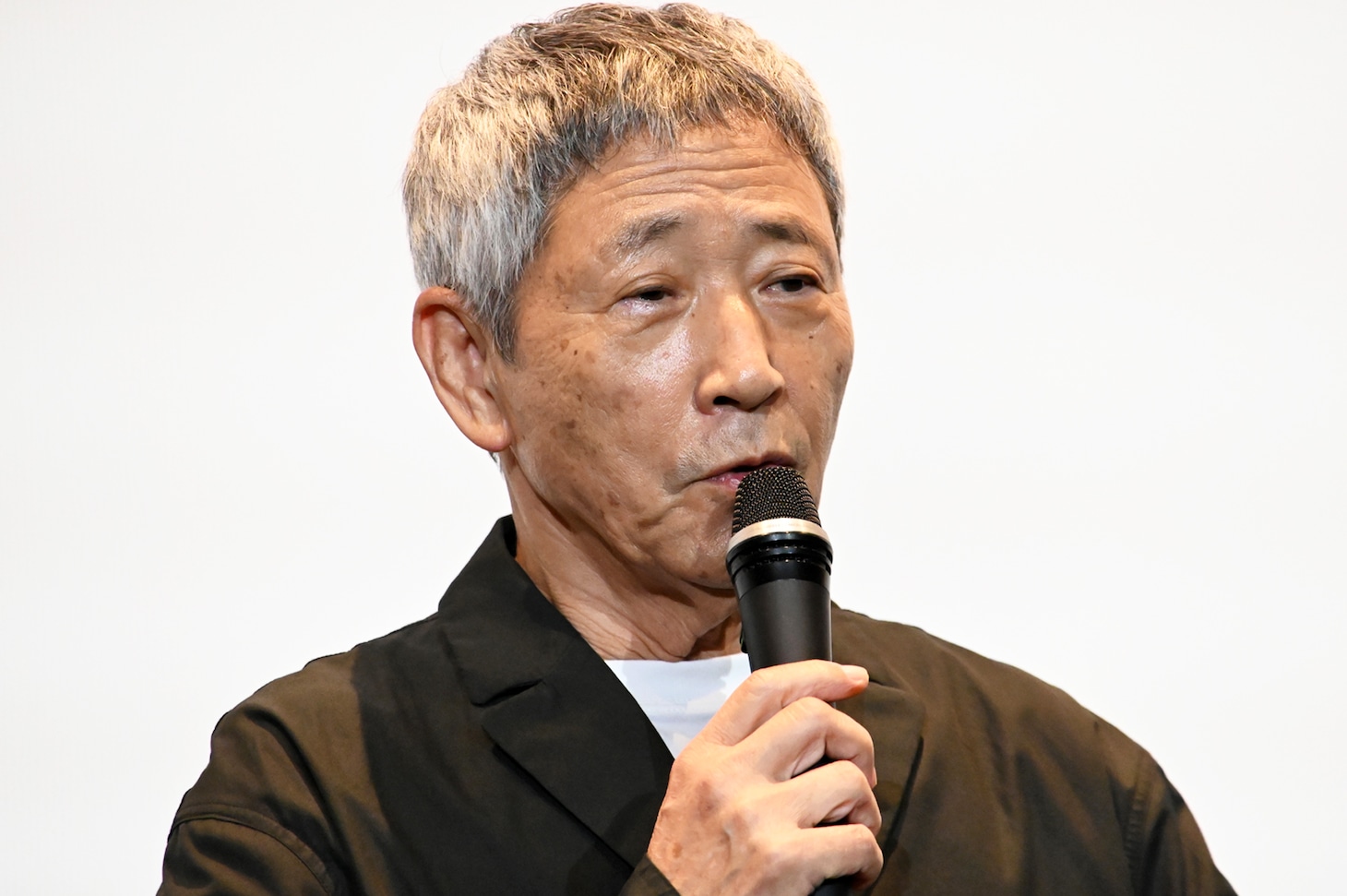 アニメ映画「ホウセンカ」公開記念舞台挨拶に登壇した小林薫。現場で監督の木下麦に「牢屋で死にかけたヤクザの大逆転なんて誰が観るんだ？」と言ったものの、完成した作品を観て感動したそう