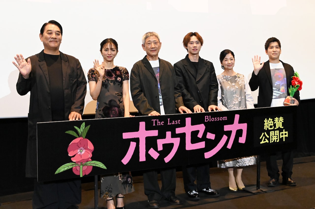 左からピエール瀧、満島ひかり、小林薫、戸塚純貴、宮崎美子、木下麦監督