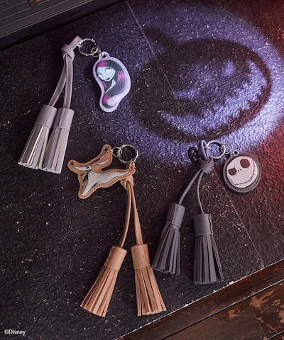 earth music&ecology Disney Collection「The nightmare before Christmas」より、ナイトメア / アソートフリンジチャームのイメージ（税込1999円）