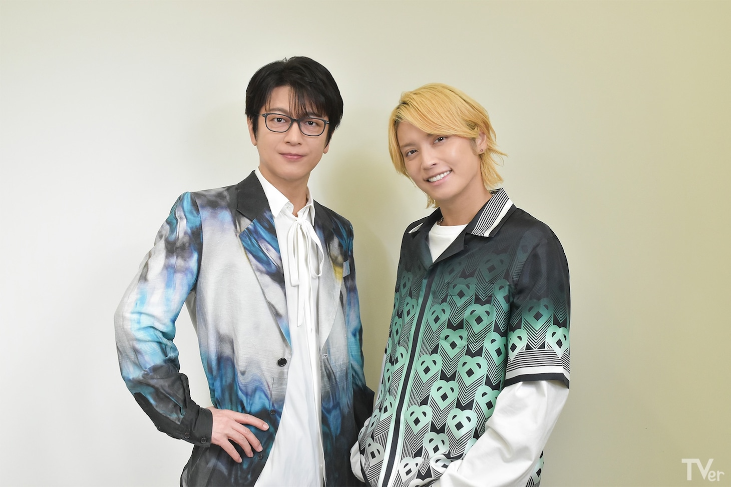 左から及川光博、手越祐也。ミッチー、てごちゃんと呼び合う仲に
