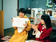 高杉真宙演じる羽猫山吹（左）、伊藤万理華演じる佐藤頼（右）