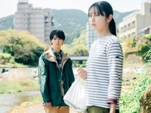 高杉真宙演じる羽猫山吹（左）、向里祐香演じる山吹の姉・紅（右）