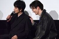 左から大泉洋、北村匠海