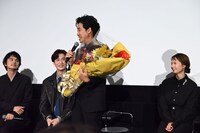 俳優生活30周年を祝われた大泉洋