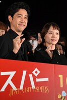 左から大泉洋、宮﨑あおい