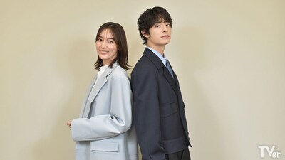 左から月城かなと、塩野瑛久