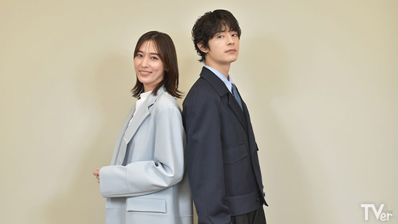 左から月城かなと、塩野瑛久