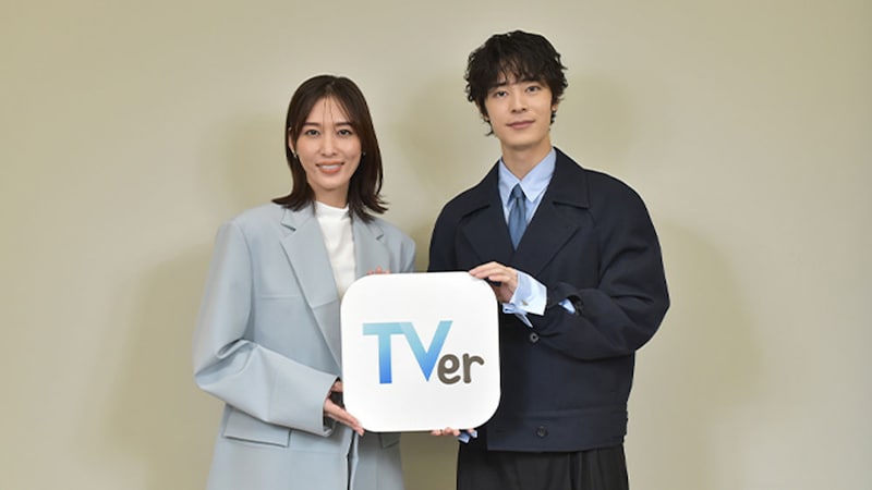 左から月城かなと、塩野瑛久