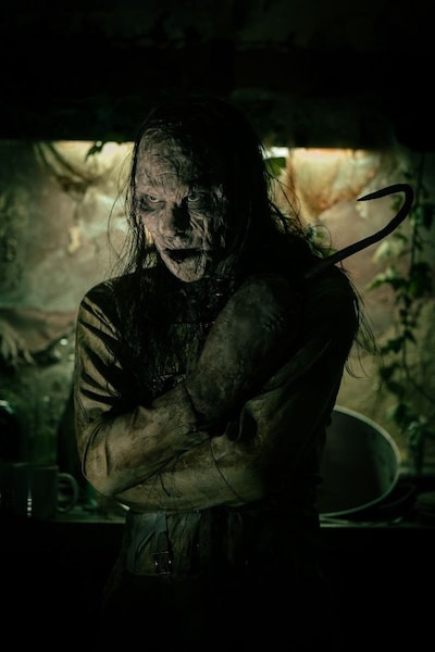 「ネバーランド・ナイトメア」“フック”を付けた青年