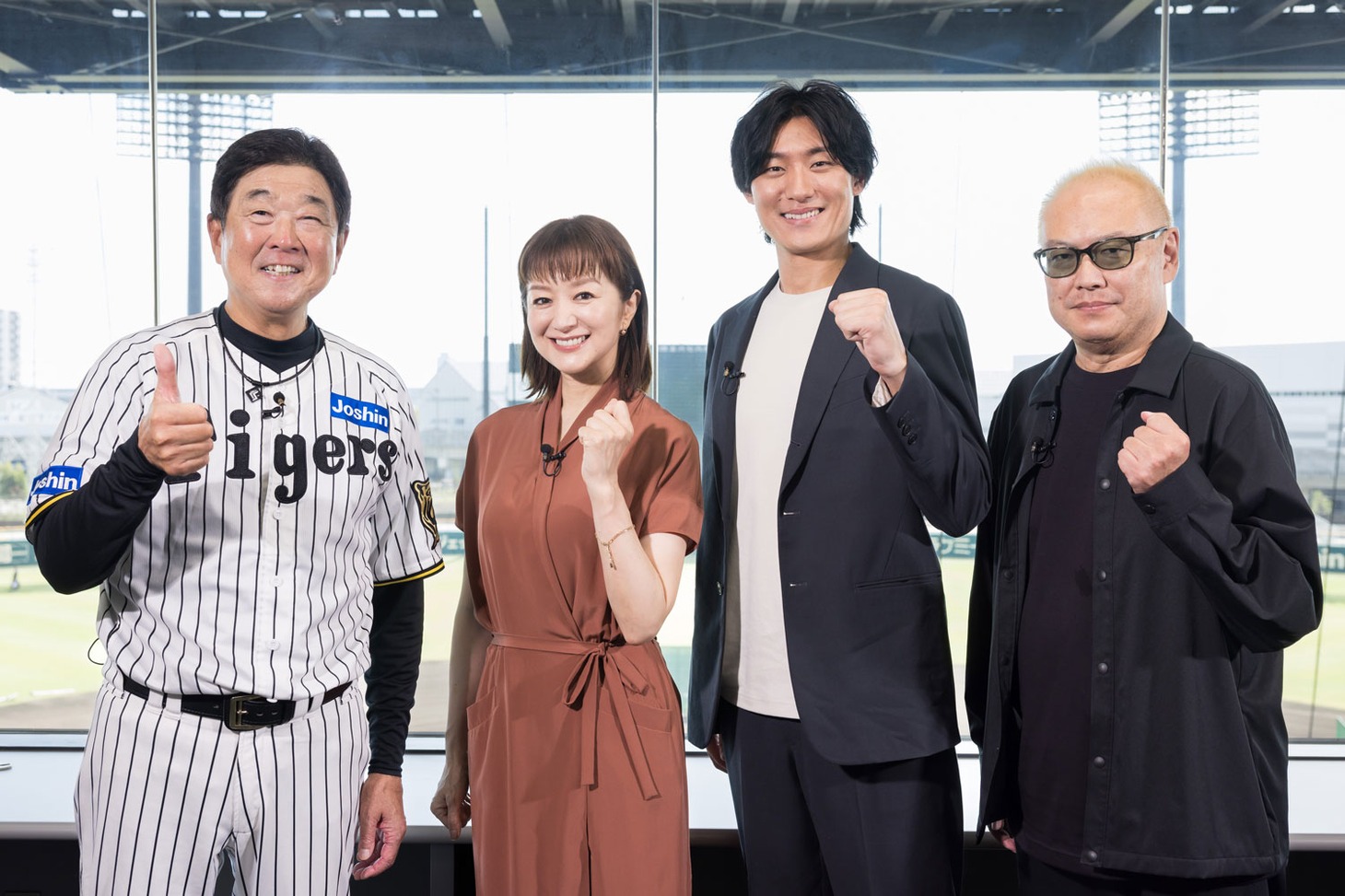 左から平田勝男、鈴木京香、松谷鷹也、秋山純