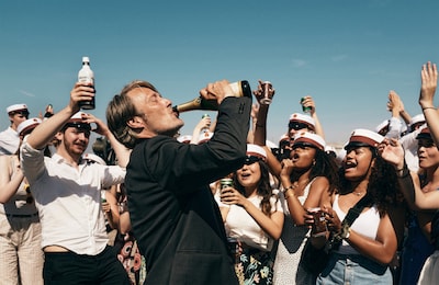 「アナザーラウンド」場面写真 ©2020 Zentropa Entertainments3 ApS, Zentropa Sweden AB, Topkapi Films B.V. & Zentropa Netherlands B.V.