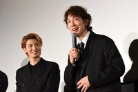 左から高杉真宙、佐々木蔵之介