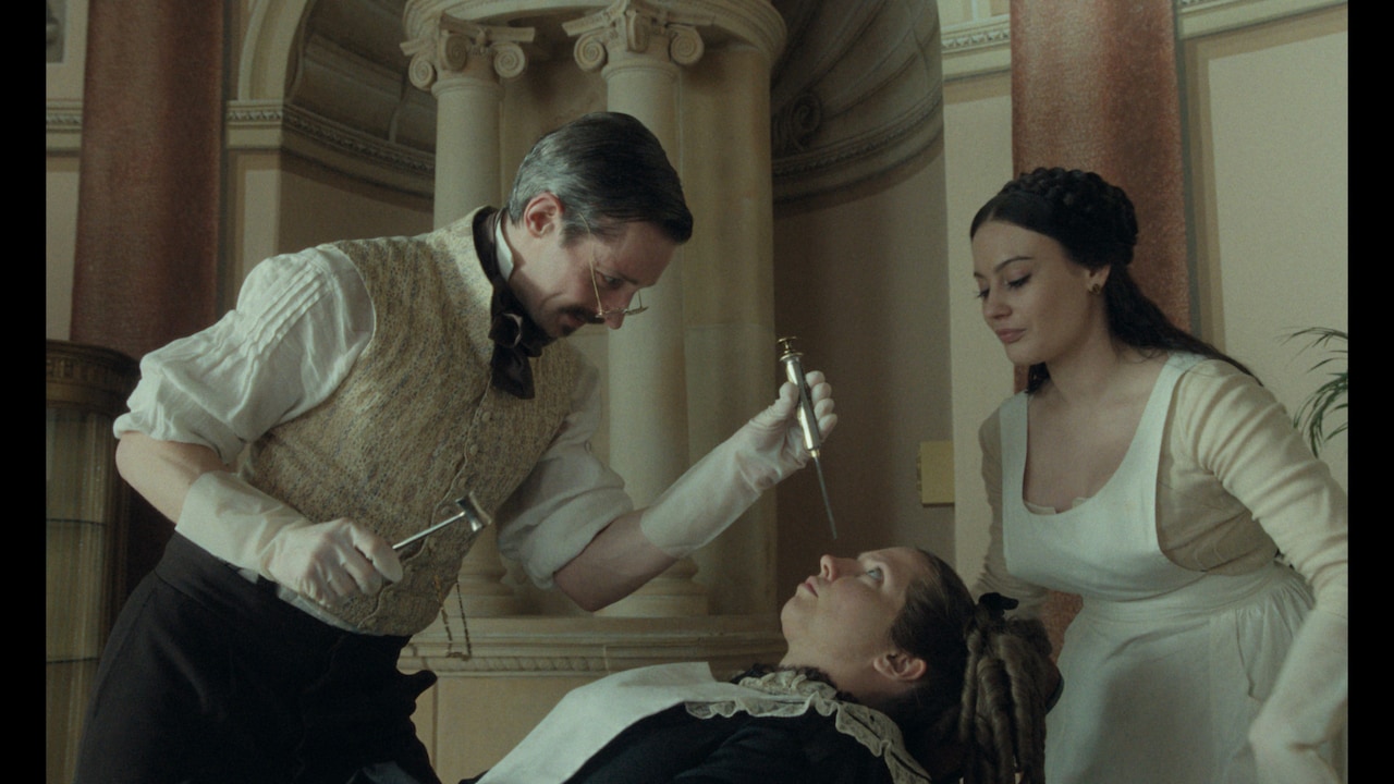 「アグリーシスター 可愛いあの娘は醜いわたし」場面写真