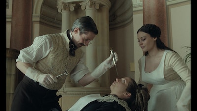 「アグリーシスター 可愛いあの娘は醜いわたし」場面写真