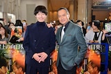 左から坂口健太郎、渡辺謙