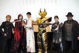 劇場版「牙狼<GARO>TAIGA」初日舞台挨拶の様子。左から影山ヒロノブ、瀬戸利樹、北田祥一郎、黄金騎士ガロ、神嶋里花、雨宮慶太