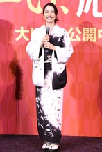 華やかな着物姿で登場した長澤まさみ