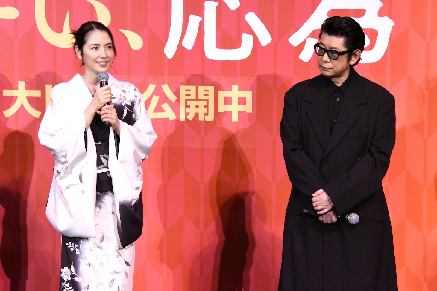 左から長澤まさみ、永瀬正敏