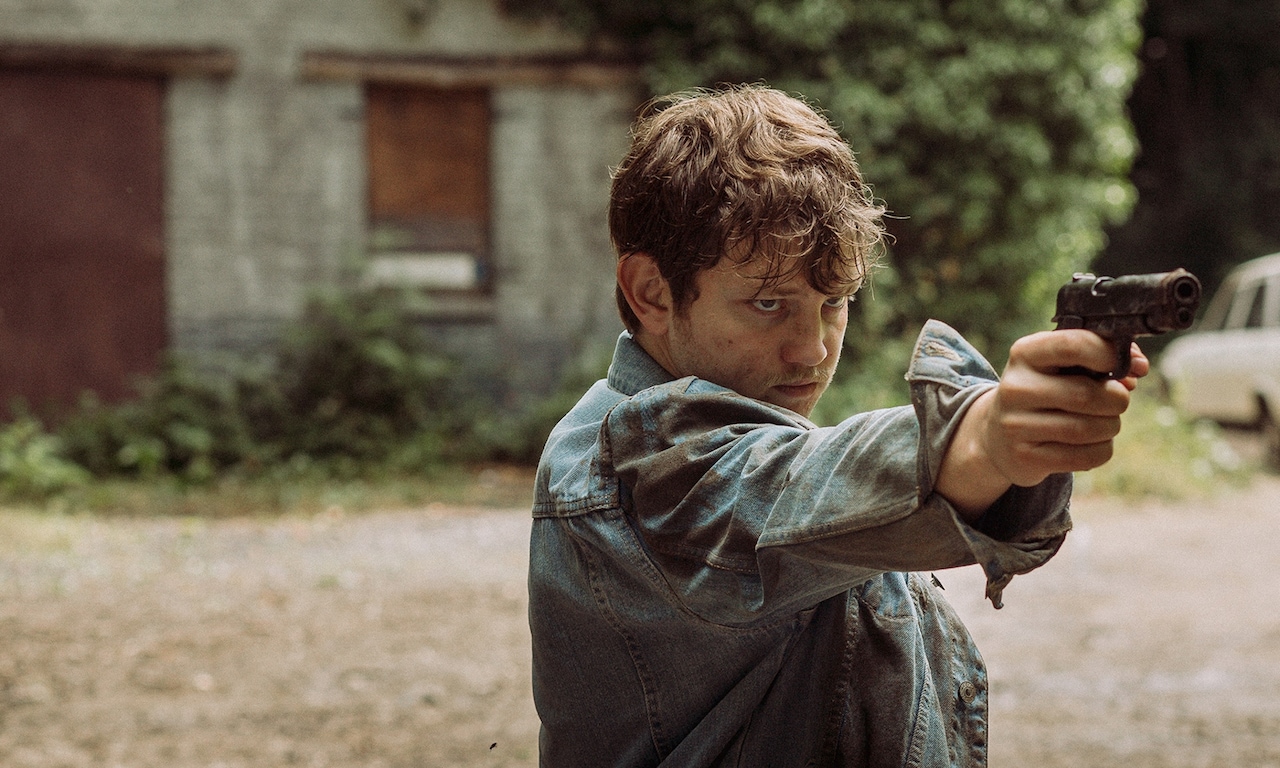 少女拉致事件を追う若き憲兵が暴走、「マルドロール／腐敗」予告解禁