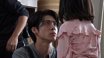 千石哲役の松島聡（左）