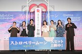 「ストロベリームーン 余命半年の恋」初日舞台挨拶の様子。左から酒井麻衣、田中麗奈、齋藤潤、當真あみ、池端杏慈、中条あやみ、伊藤健太郎