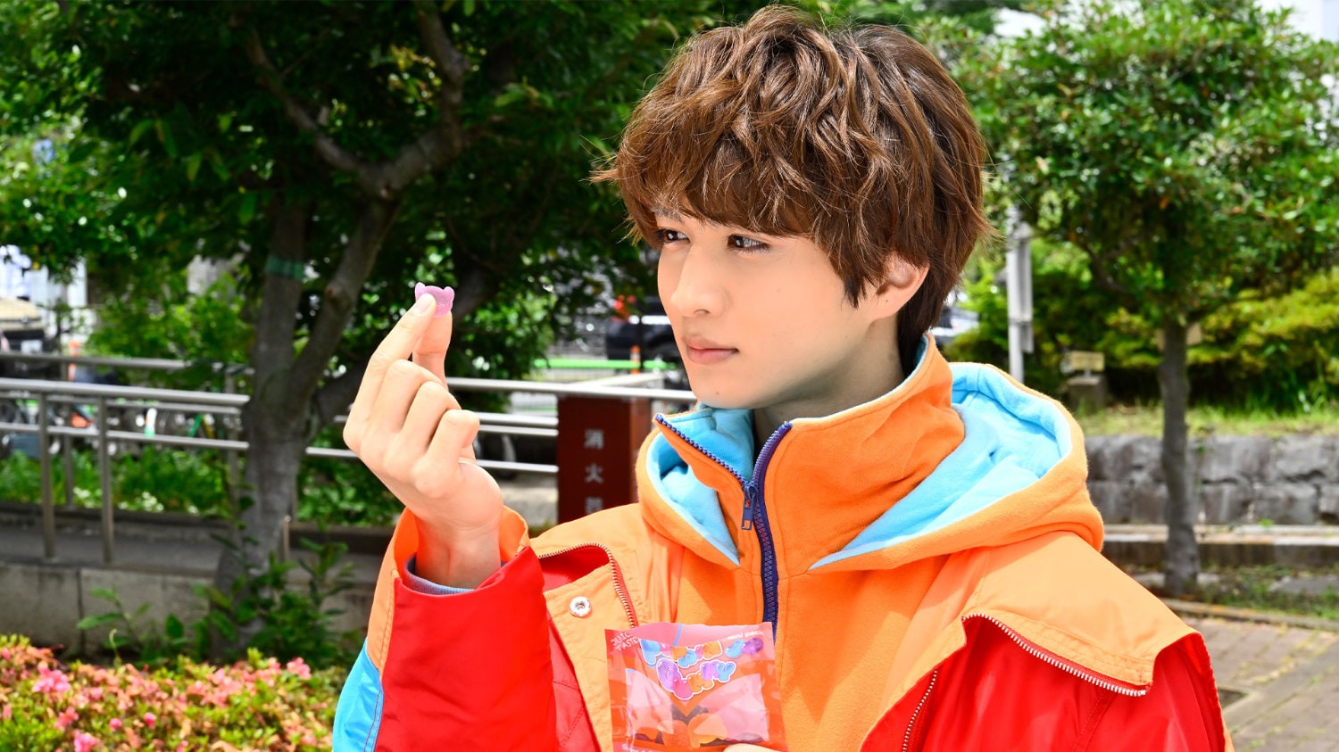 仮面ライダーヴラム ルートストマック パーカー 仮面ライダーヴラム ルートストマック」場面写真 [画像・動画