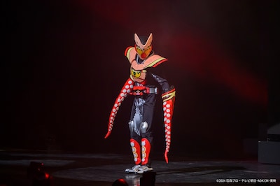 「仮面ライダーガヴ ファイナルステージ」より、大阪公演限定の仮面ライダーガヴ たこせんフォーム
