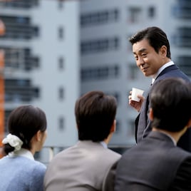 リュ・スンリョン主演ドラマがNetflixで配信、勝ち組人生を送ってきた部長の転落劇