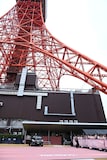 木村拓哉が自ら運転するタクシーで倍賞千恵子と登場