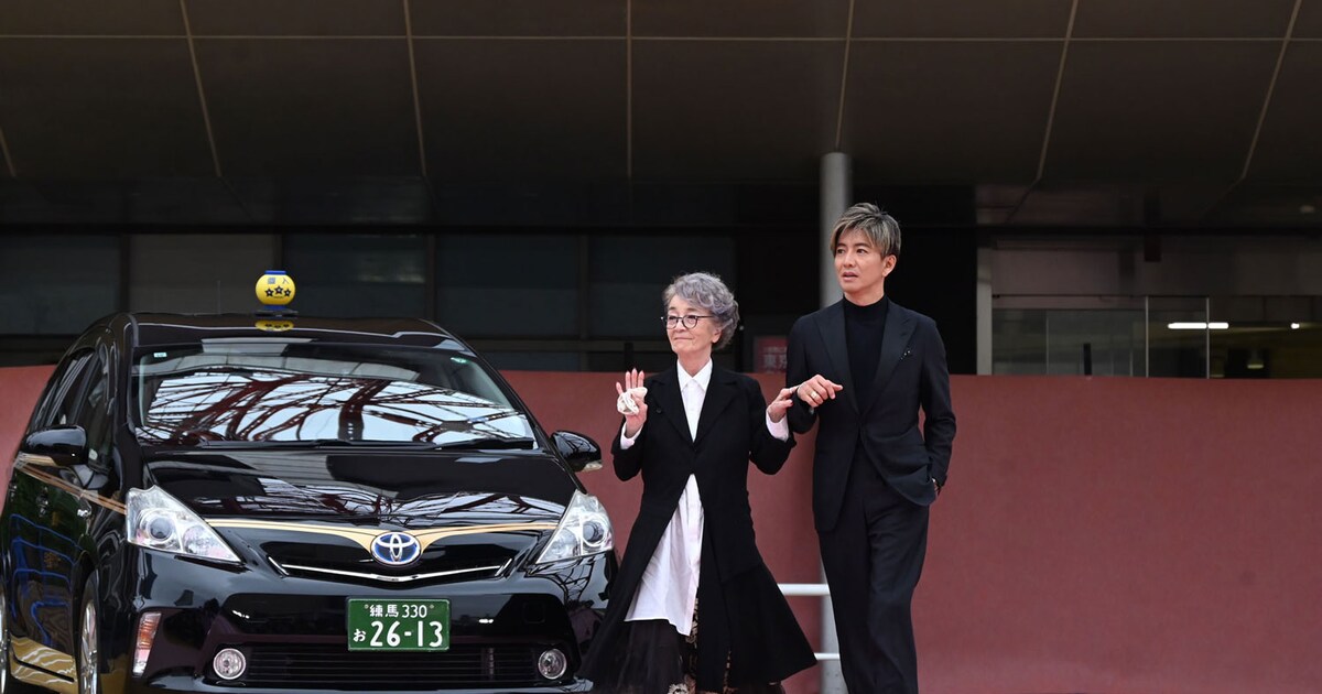 木村拓哉が倍賞千恵子を乗せてエスコート運転、「TOKYOタクシー」公開 