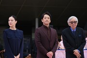 左から蒼井優、迫田孝也、山田洋次